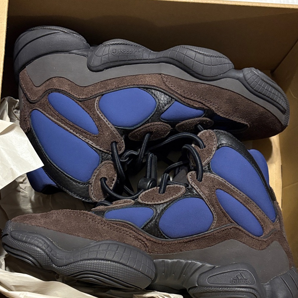 adidas Yeezy 500 High
Tyrian